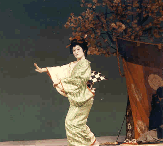 Junko performing Japanese Traditional Dance in Tokyo